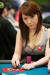 Wanita Cantik Pemenang Turnamen Poker, Celina Lin